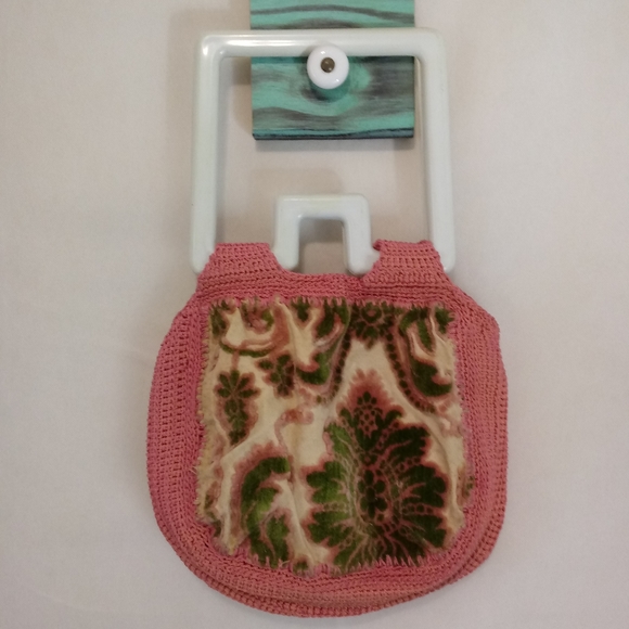 Vintage Handbags - Unique Vintage Pink Woven Velvet Trim Fixed Handle